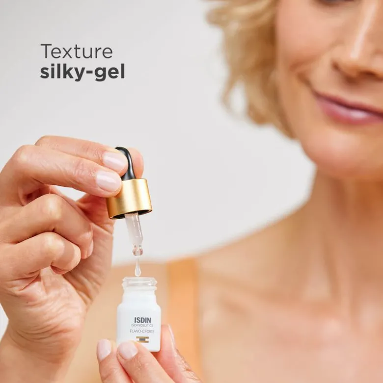 Flavo-C Forte è un potente siero viso intensivo con il 15% di vitamina C pura e fresca che rivitalizza, illumina e aiuta a ridurre i segni di affaticamento della pelle.