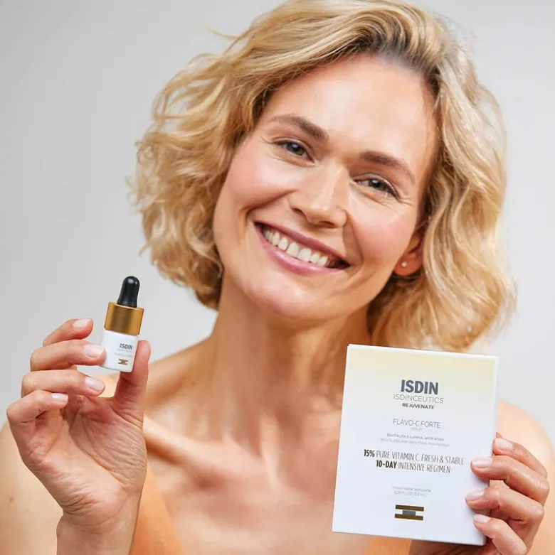 Flavo-C Forte è un potente siero viso intensivo con il 15% di vitamina C pura e fresca che rivitalizza, illumina e aiuta a ridurre i segni di affaticamento della pelle.