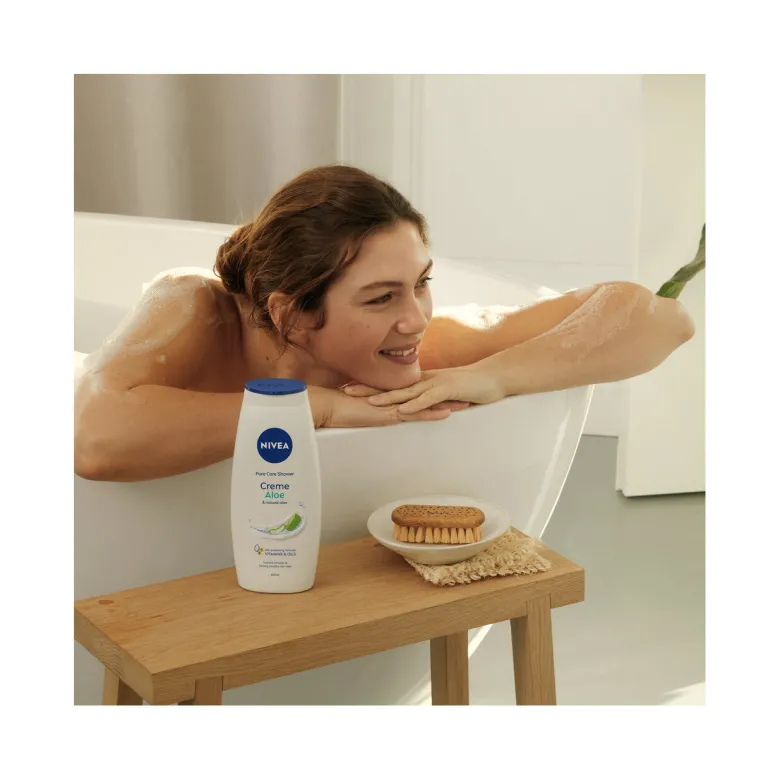 Nivea Bagnodoccia Care & Aloe Bagnoschiuma Cremoso E Idratante Al Profumo Di Aloe Vera 650ml