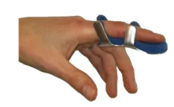 Stecca per Frattura Dita a Ranetta Farmasplint Misura Piccola in Alluminio Modellabile con Imbottitura in Spugna Poliuretanica Antiallergica Radiotrasparente 8 cm 1 Pezzo